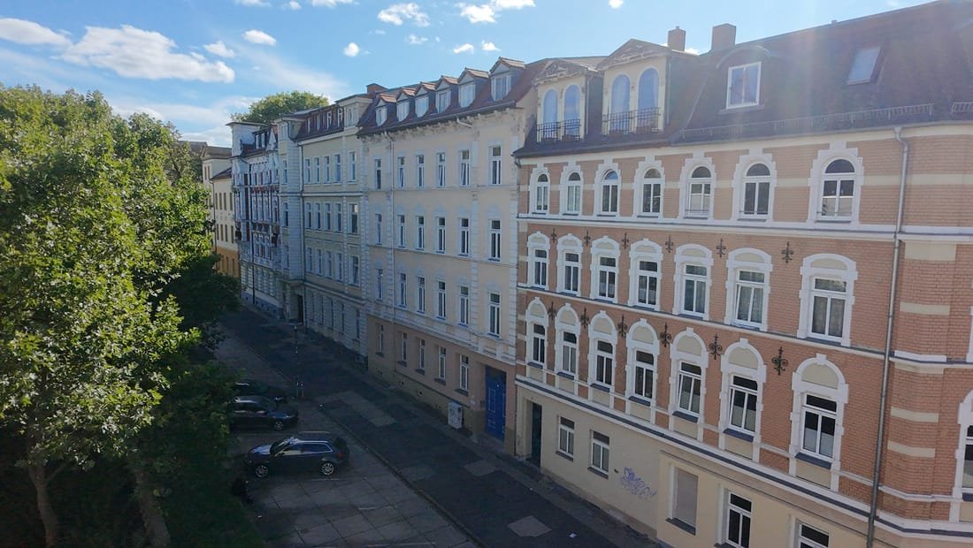 Die Häuserzeile aus der Luft, Blick über die Dächer